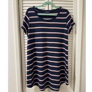 Navy blue Cotton On t-shirt dress! 🦋